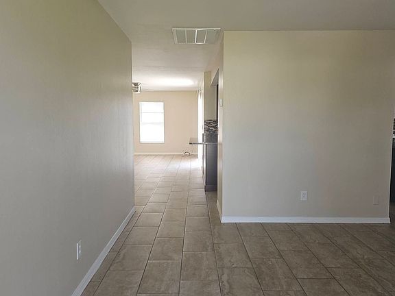 4th image of 702 NW 17th Ave