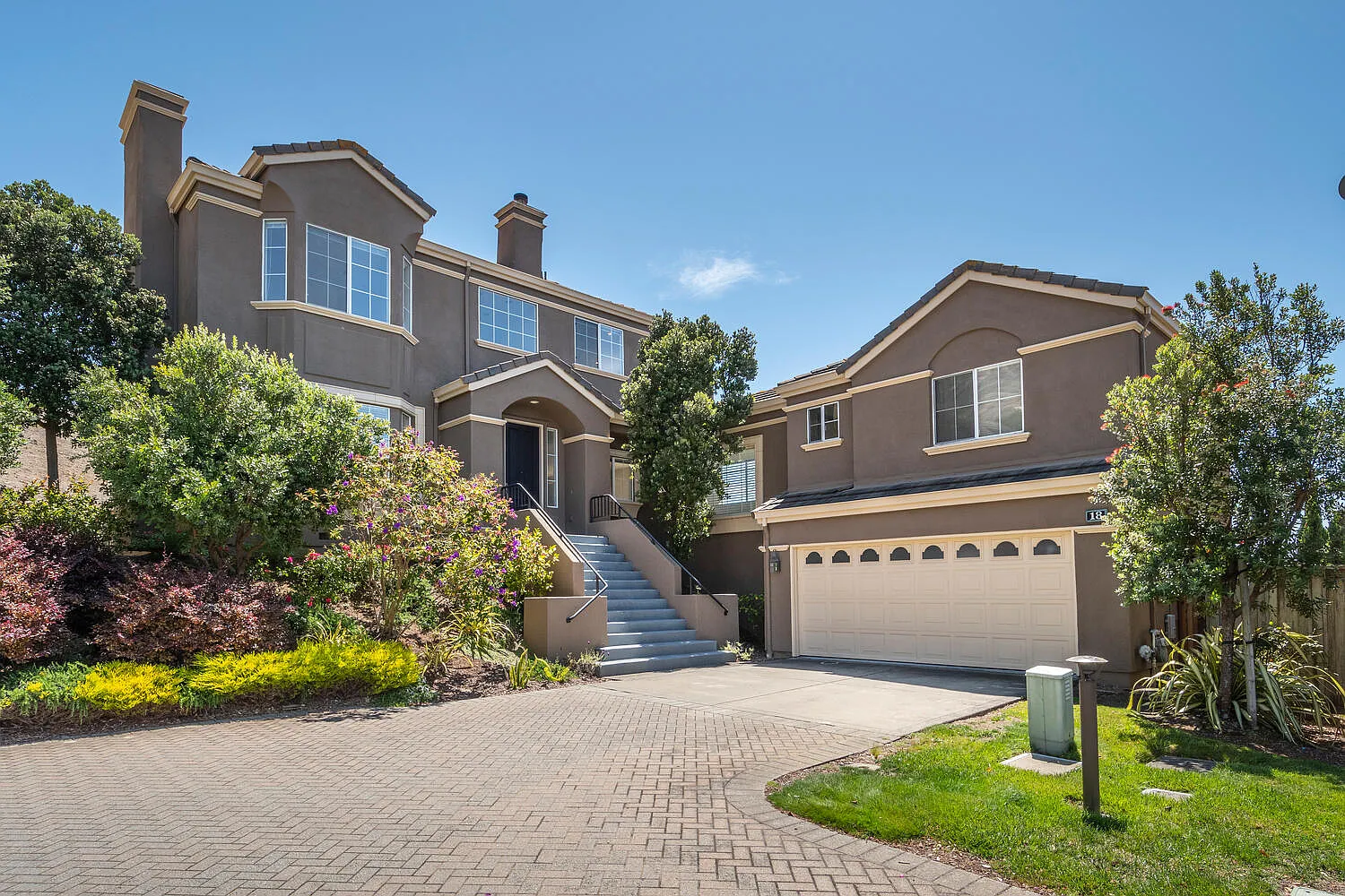 4 bed, 3.5 bath, 2770 sqft, $8,800 — Photo 1