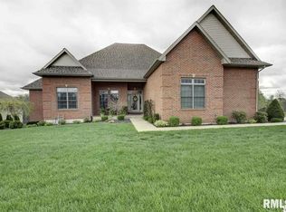 6402 N Stone Ridge Dr, Quincy, IL 62305