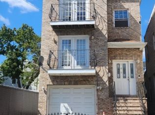 105 Palm St #2, Newark, NJ 07106