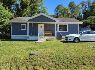 464 Mays Valley Rd, Harriman, TN 37748