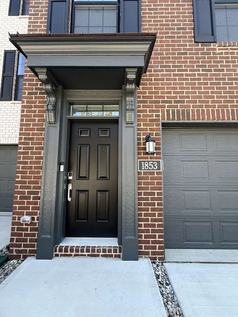 3 bed, 2346 sqft, $2,795 — Photo 2