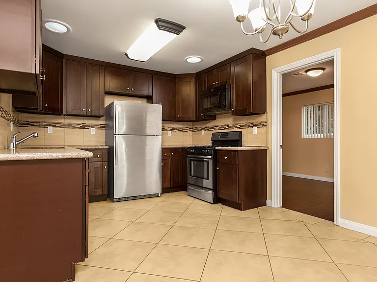 15017 Dickens St #1 — Photo 10