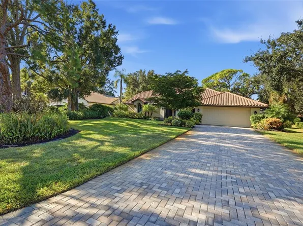 1690 Pine Harrier Cir, Sarasota, FL 34231