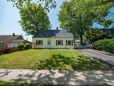 8 Hilltop Road, Levittown, NY, 11756