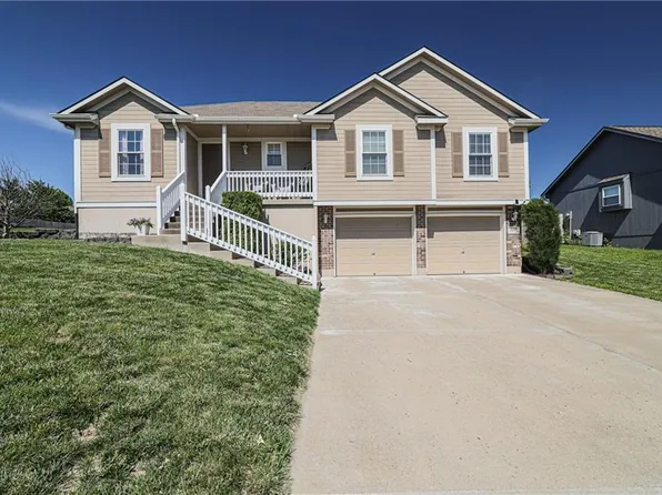 709 NW Meadow Rd, Grain Valley, MO 64029