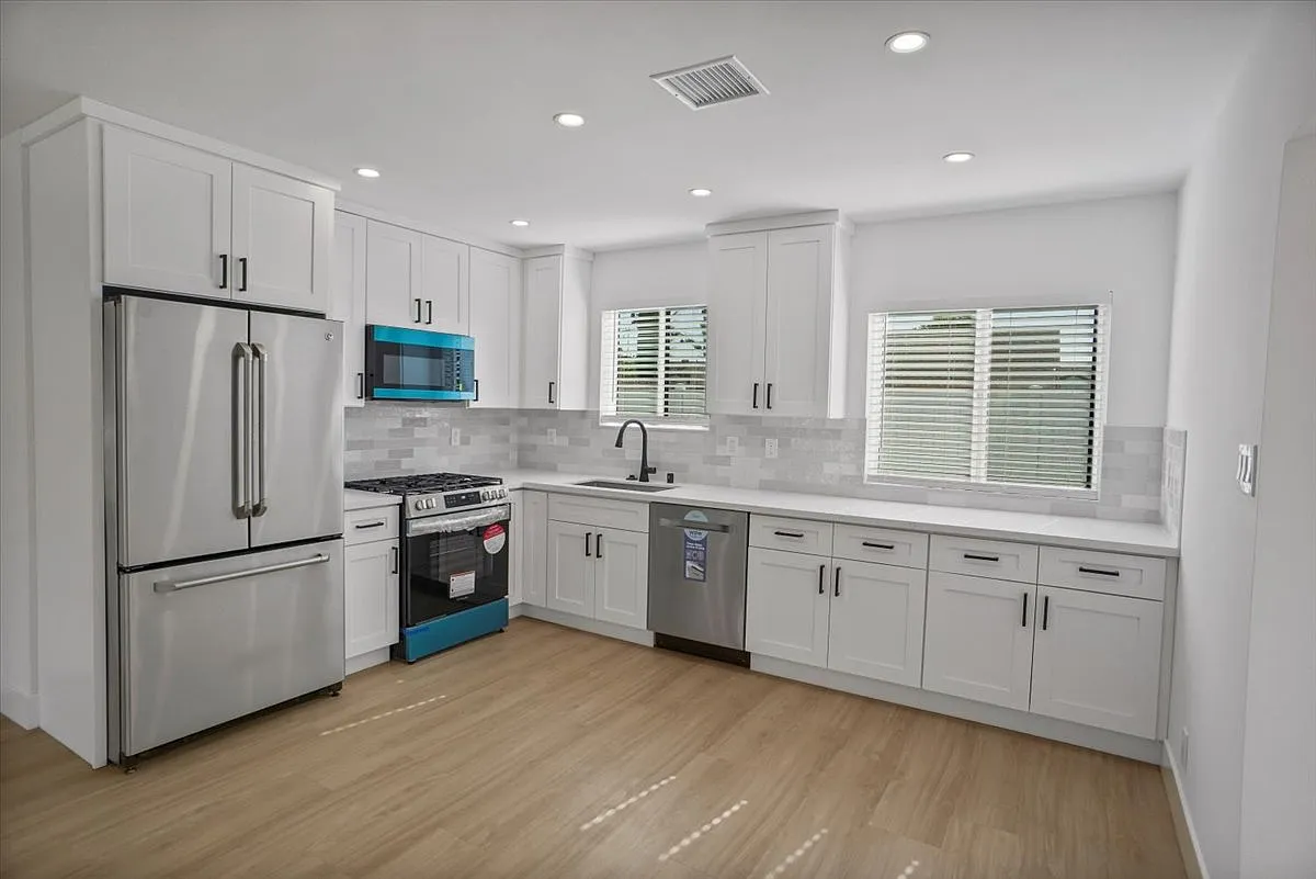 3 bed, 1368 sqft, $4,250 — Photo 3