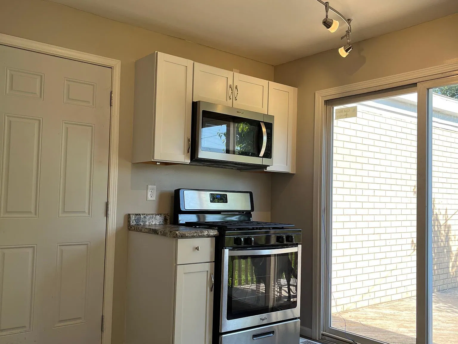 4321 Ford St — Photo 3