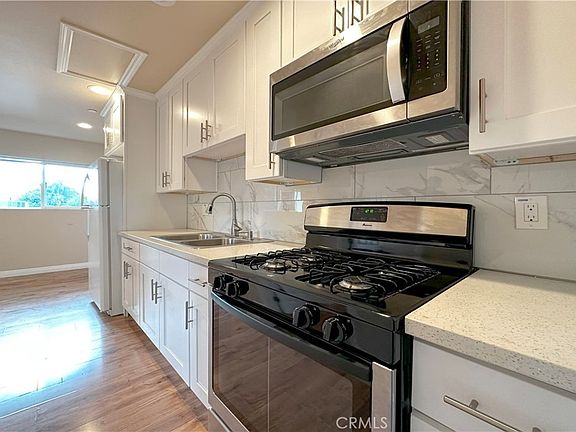 5th image of 17134 Saticoy St