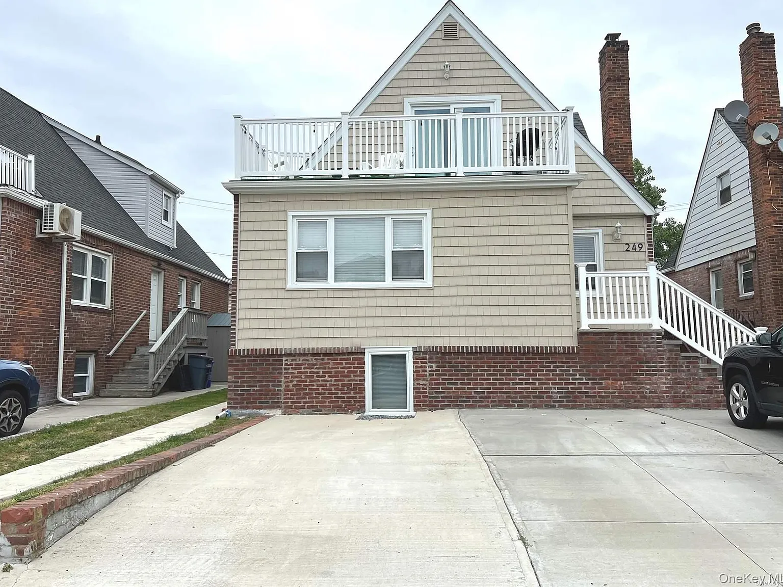 3 bed, 1.0 bath, 1414 sqft, $3,700 — Photo 1