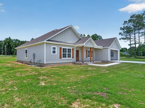 77 Raymond, Broxton, GA 31650