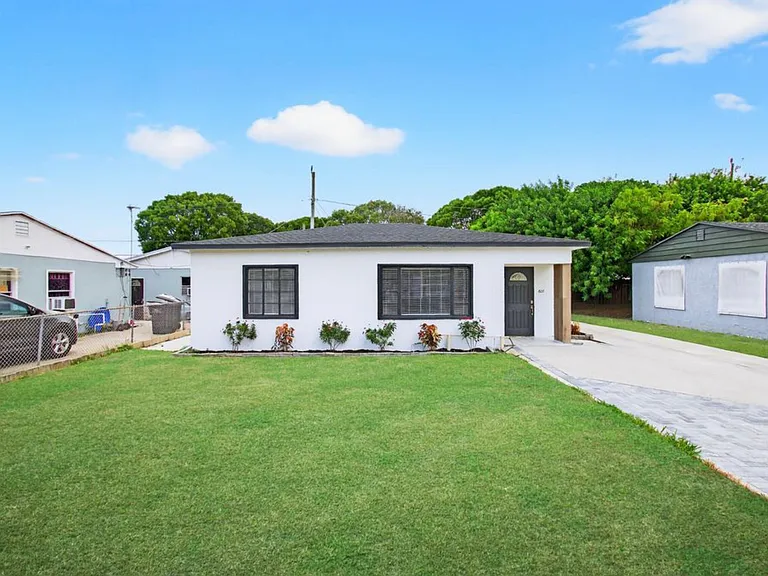 608 Fairfax Rd — Photo 6
