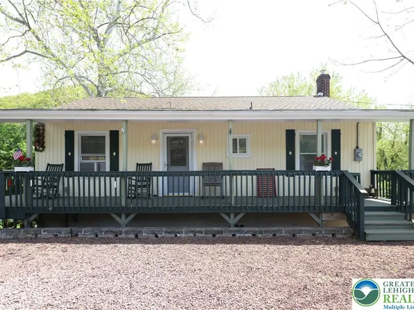 2325 N Delaware Dr, Easton, PA 18040