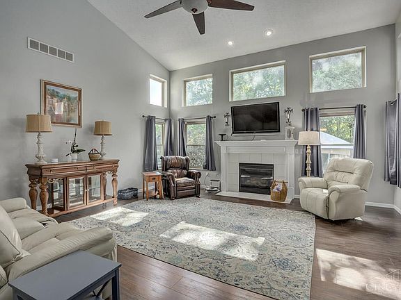 5th image of 3613 Legend Oaks Dr