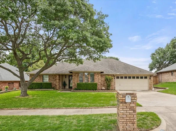 10013 Stoneleigh Dr, Benbrook, TX 76126
