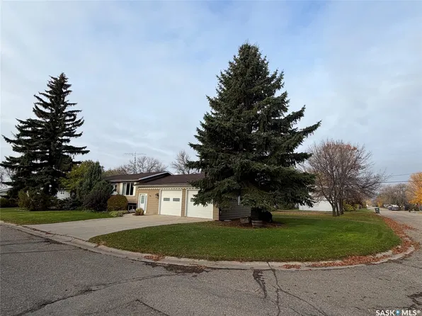 304 1st Street E, Carnduff, SK S0C 0S0