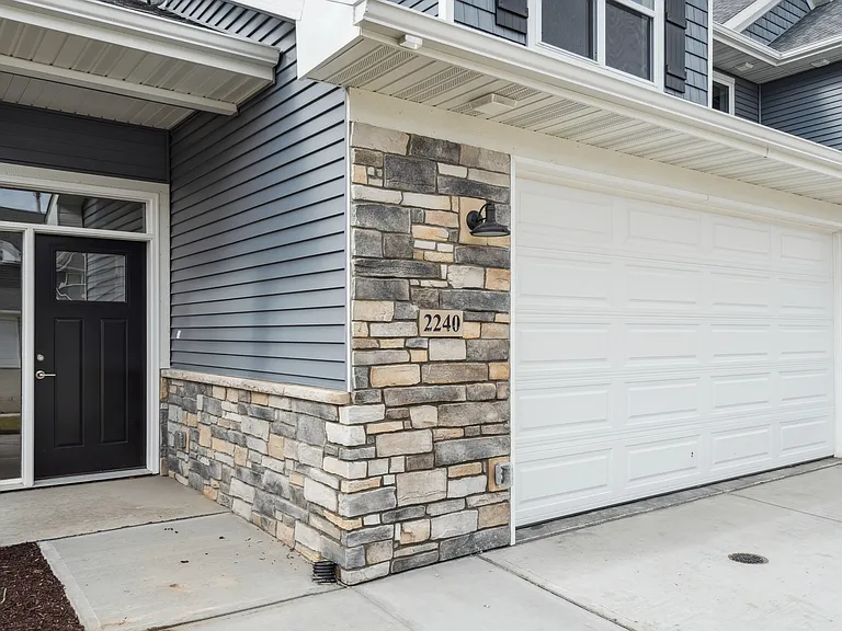 2240 Eversull Ln — Photo 2