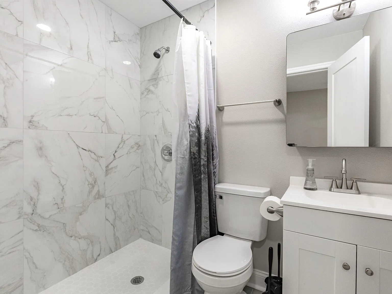 4 bed, 6.0 bath, 1481 sqft, $1,252 — Photo 3