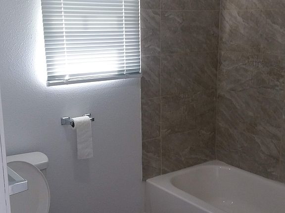 4th image of 3401 Belfort Ave #B