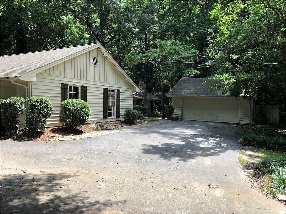 1st image of 121 Cherry Hill Dr SE
