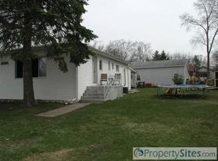 W1033 W Iris Rd, Bloomfield, WI 53128