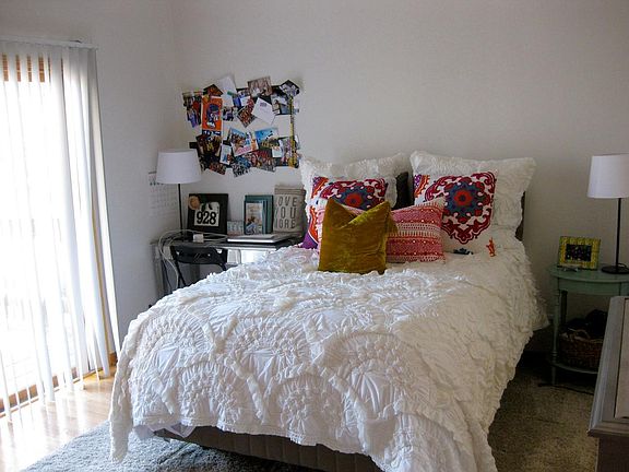 4th image of 2320 N Southport Ave #3F