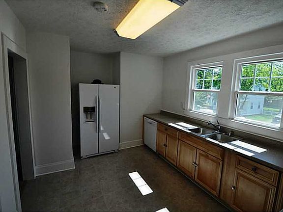 5th image of 18 Parkside Pl
