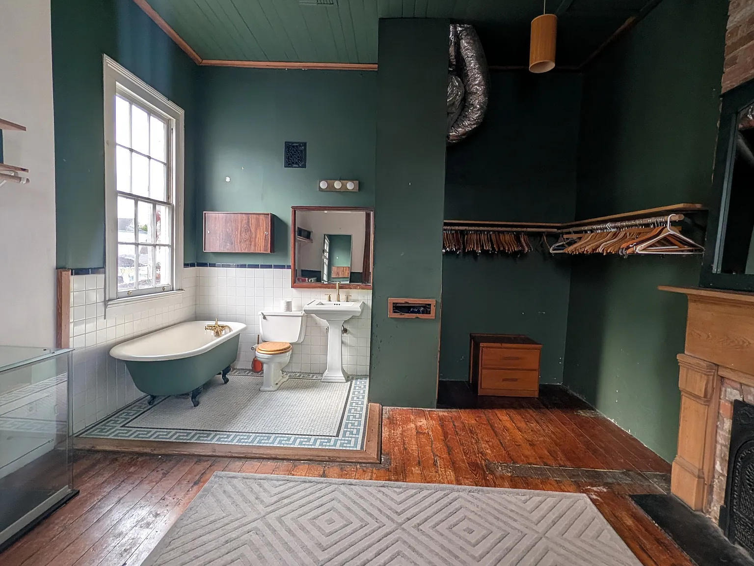 3 bed, 2200 sqft, $1,800 — Photo 2