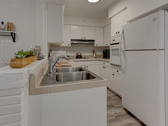 3rd image of 2500 NE 16th Ave #1-2