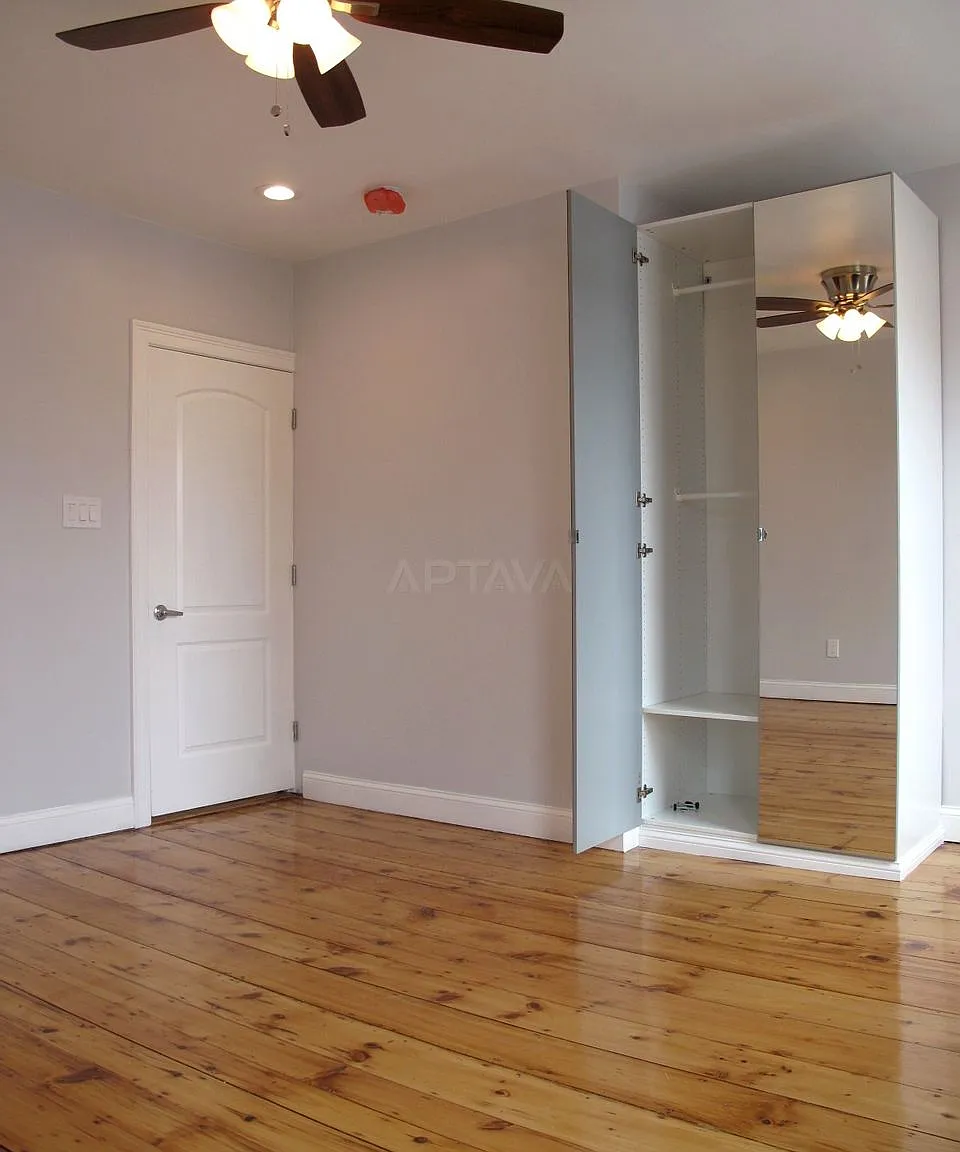 Medford Square / Medford Hillside area, 2 bedroom, 1 bathroom apartment — Photo 2