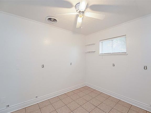 4th image of 2419 Southmore Blvd