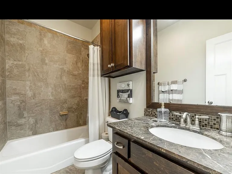 3725 Oakridge Cir — Photo 8