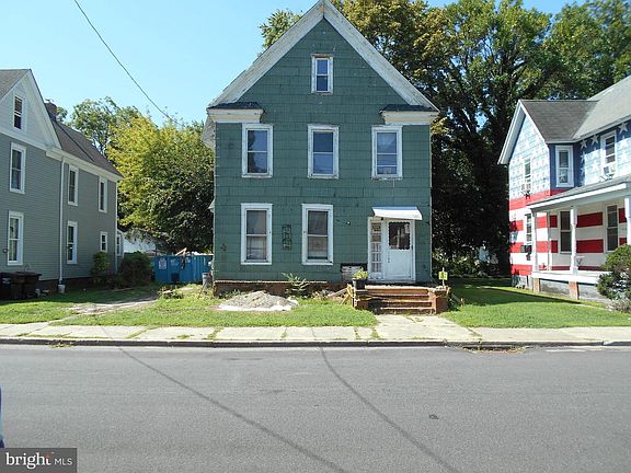 3rd image of 1104 Locust St