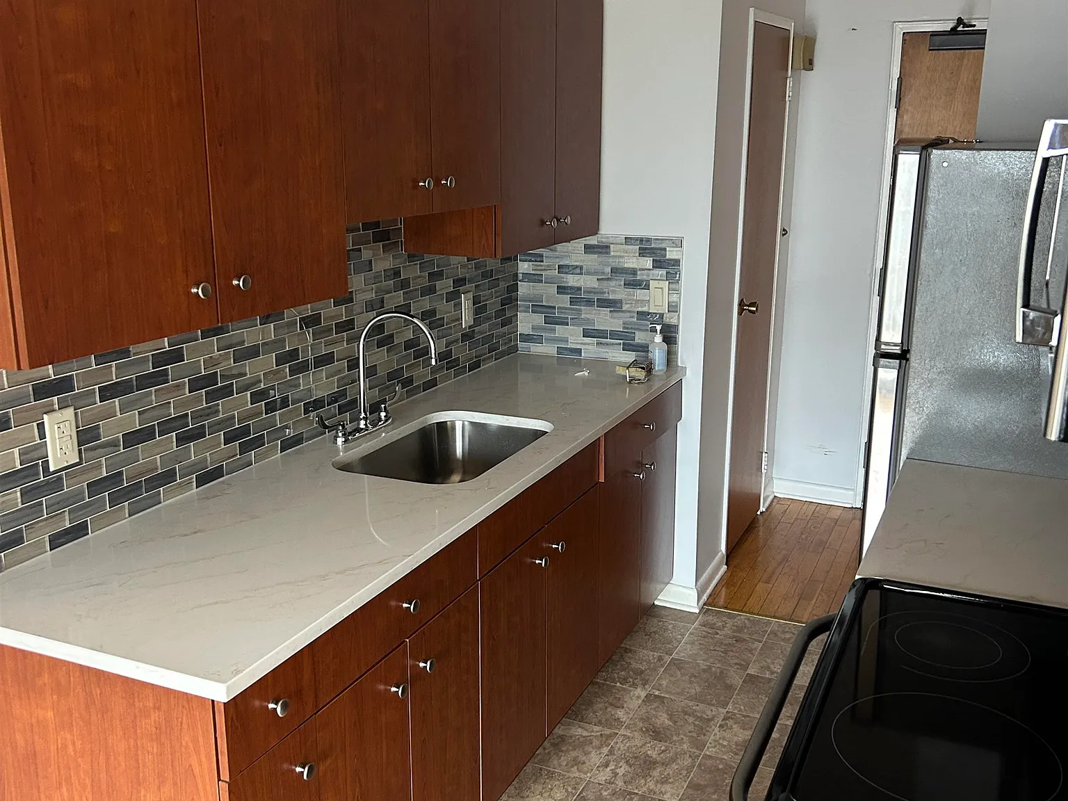 1 bed, 1.0 bath, $2,350 — Photo 3