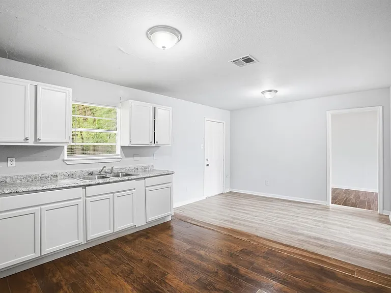 5326 Doulton Dr — Photo 6