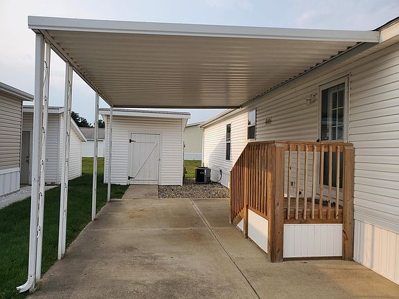 Exterior Image-3-Northridge C32 Camelot Village