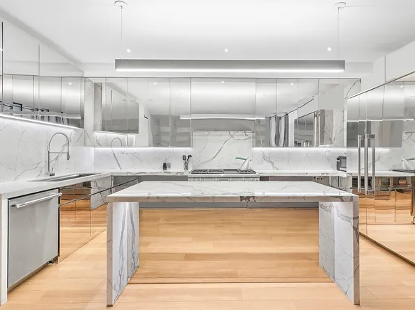 176 Broadway 3B image 2 of 12