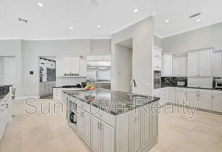 854 Macewen Dr — Photo 11