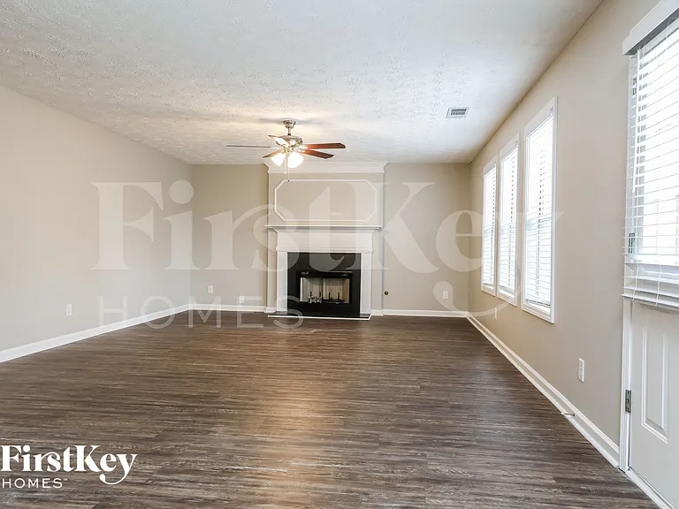 1213 Lakeview Cove Dr — Photo 6