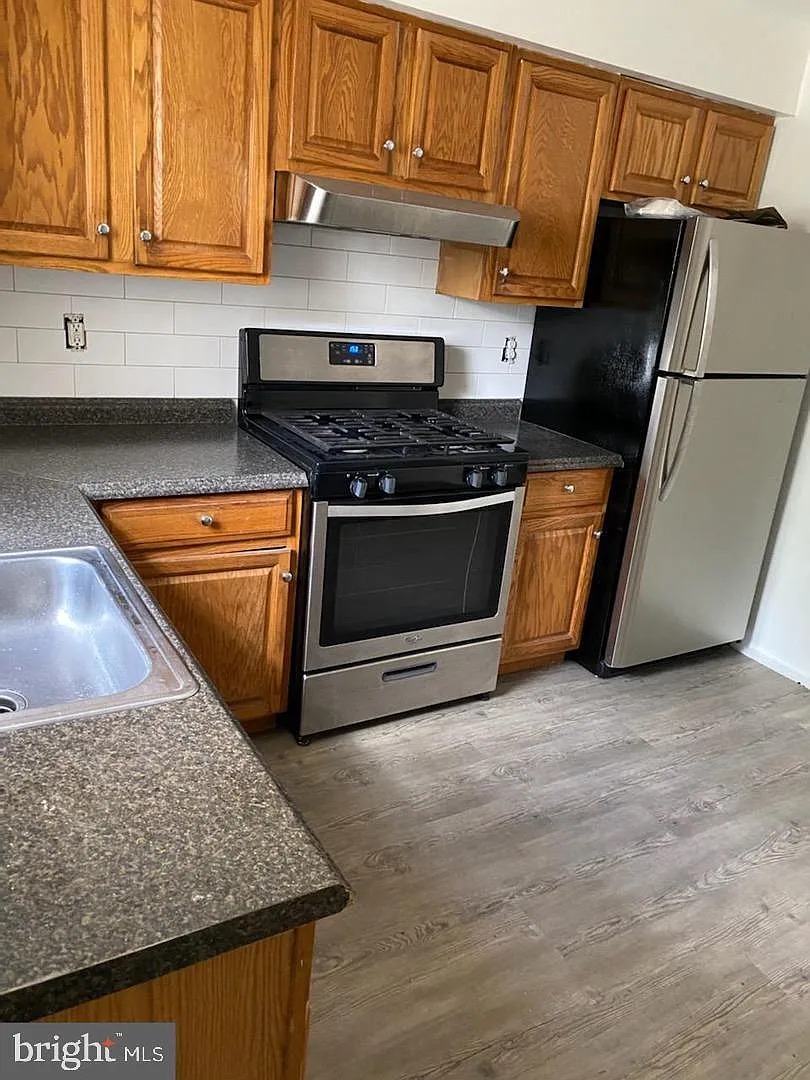 4 bed, 2.0 bath, 2024 sqft, $1,750 — Photo 1