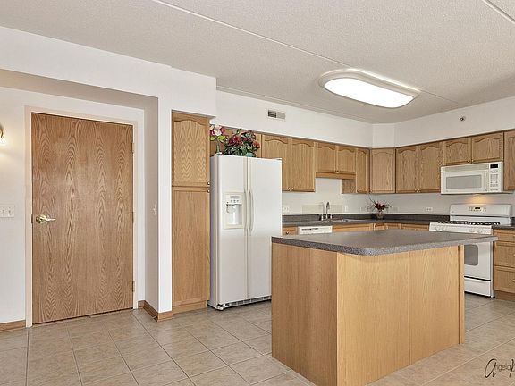 3rd image of 395 Graceland Ave Unit 508