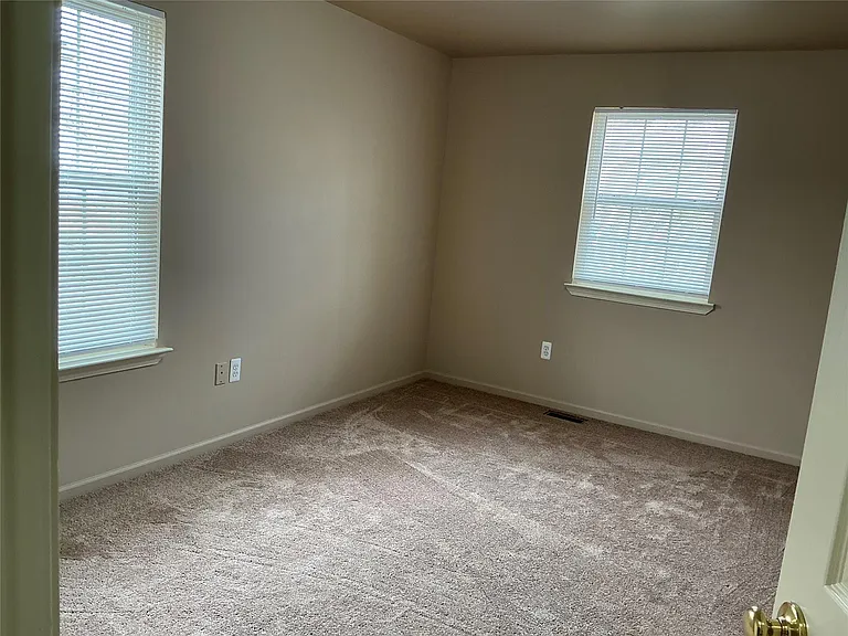 48161 Nottinghill Ln — Photo 46