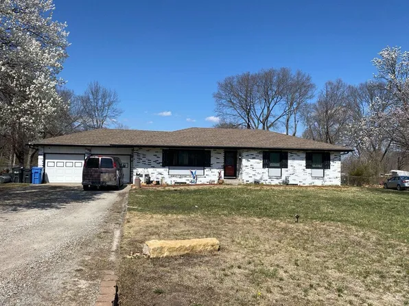 3842 SE Howard Dr, Topeka, KS 66605
