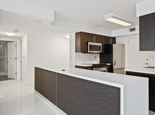 800 NE 195th St APT 204, Miami, FL 33179