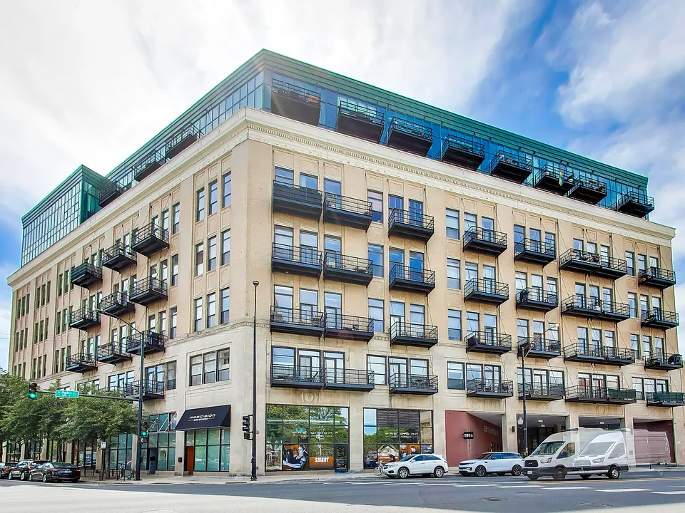 1645 W Ogden Ave #602