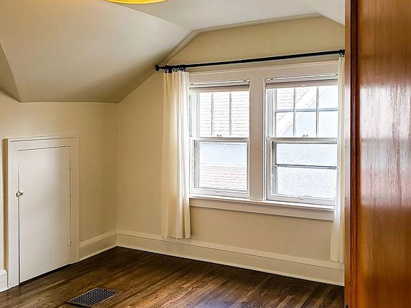 5th image of 2107 Grand St NE #1