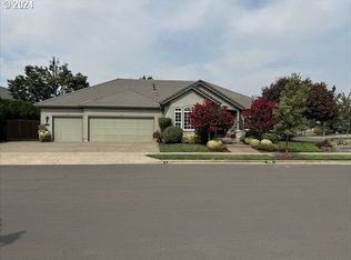 990 Old Orchard Ln, Springfield, OR 97477