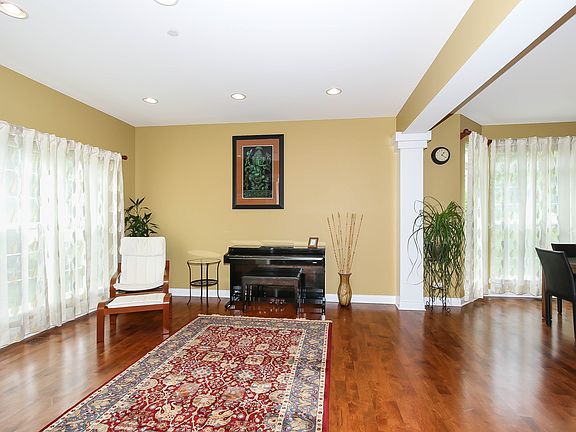2nd image of 19 Moraine Dr