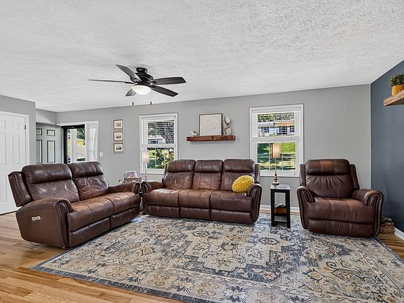 4th image of 1140 Hillview Dr