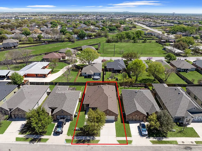 1214 Lonesome Oak Dr — Photo 2
